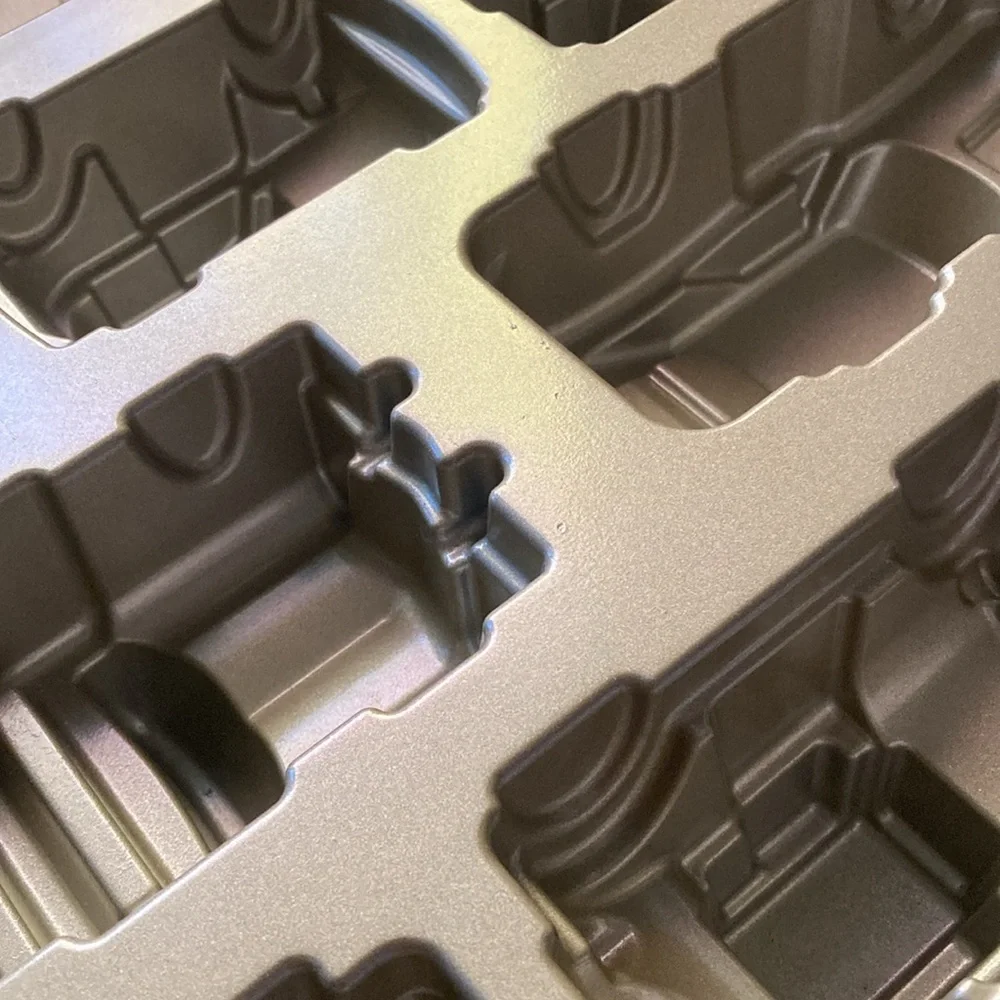 Williams Sonoma kids winter wonderland car cake pan